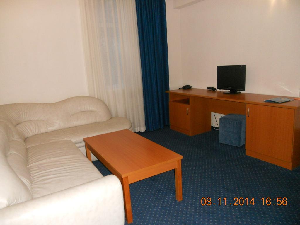Family Hotel Helios Sevlievo Værelse billede
